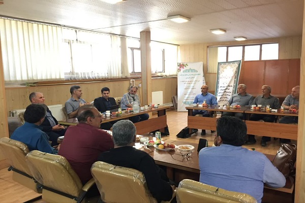 ربات هوشمند مرغداری ماکیمن در نشست تخصصی صنعت طیور قزوین